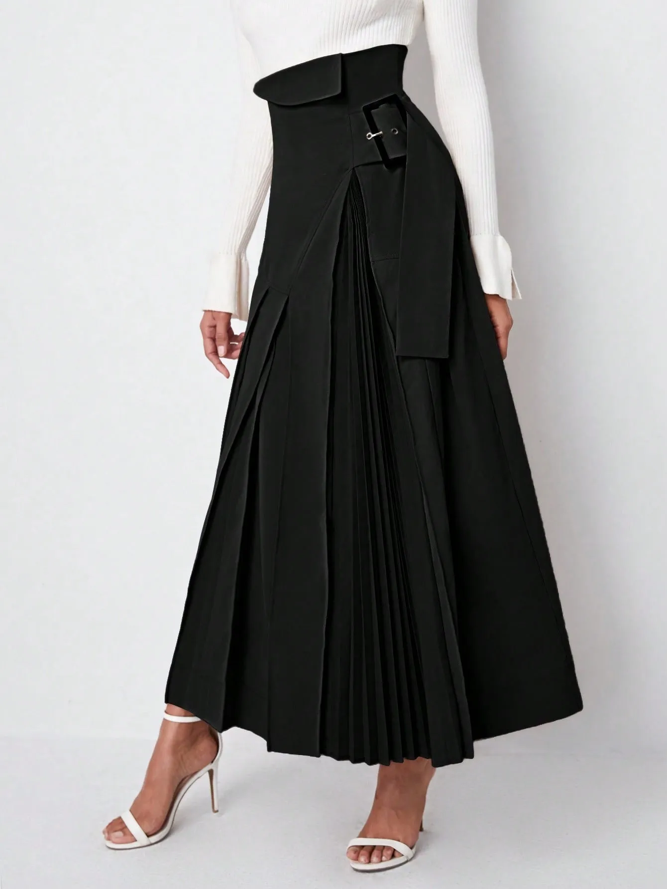 Buckle Strap Pleated Skirt