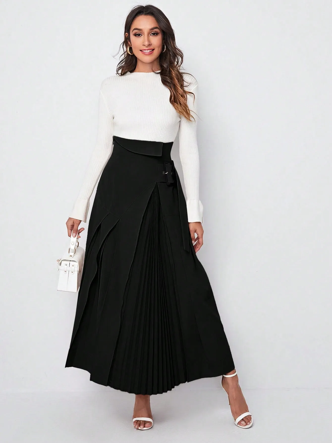 Buckle Strap Pleated Skirt