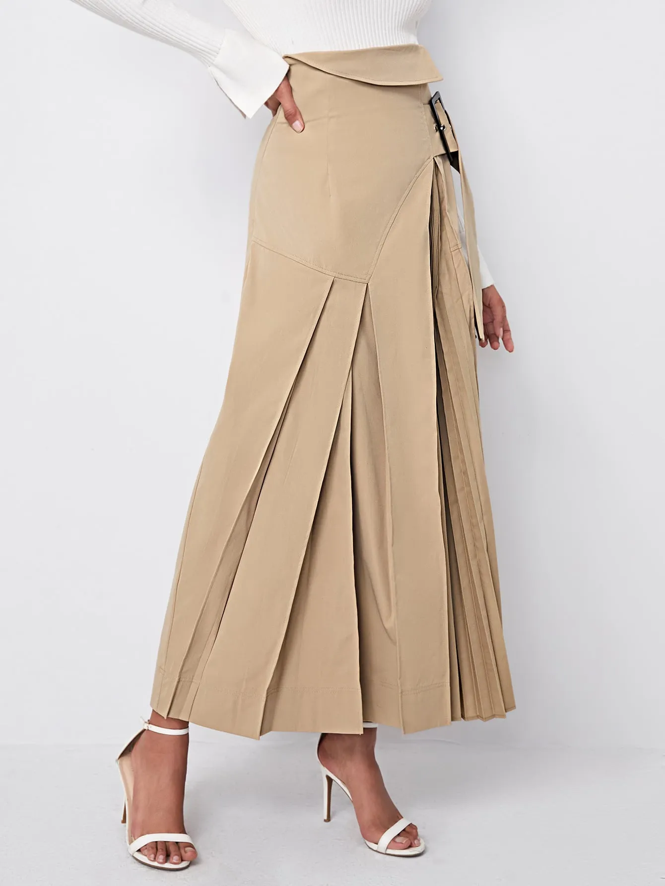 Buckle Strap Pleated Skirt