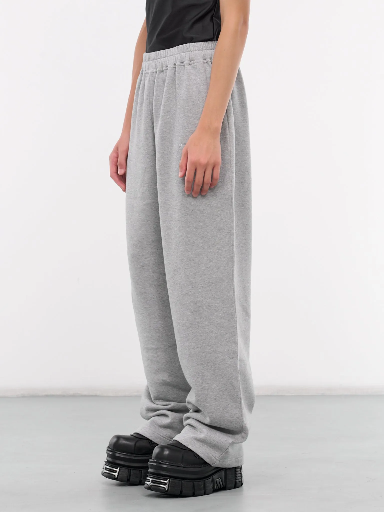 Logo Embroidered Sweatpants (VL22SP100G-GREY-MELANGE)